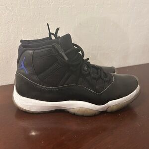 Space Jam 11 Size 8.5 Pre Owned 2016